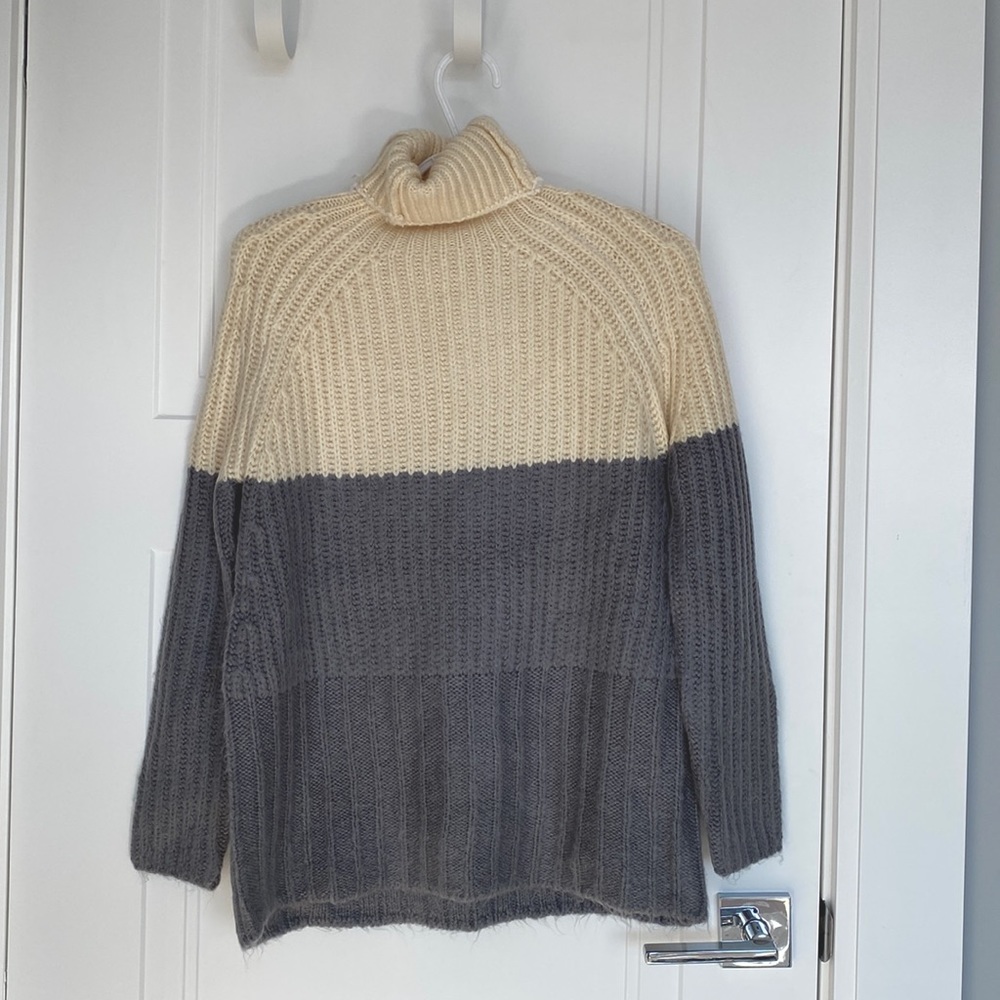 Soft sweater new without tag